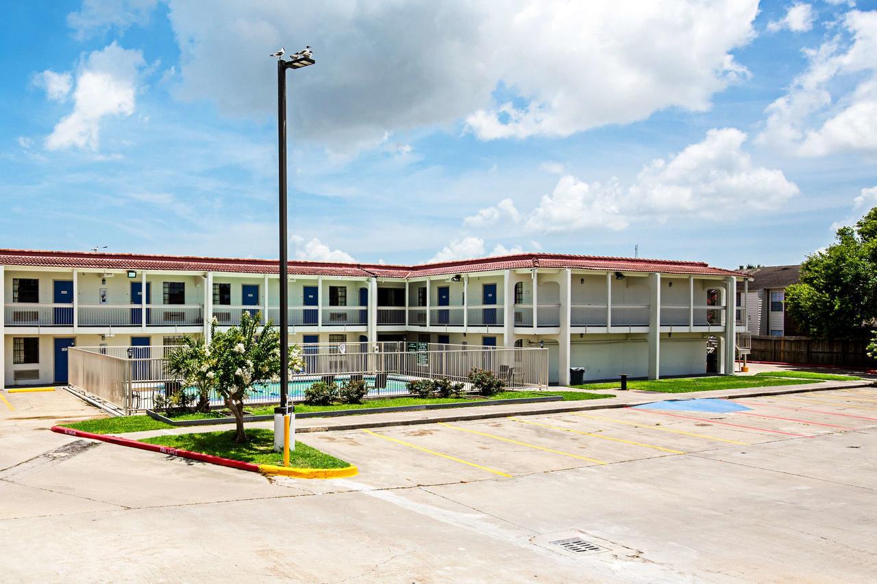 Motel 6 德克萨斯城 外观 照片