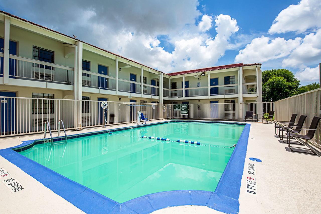 Motel 6 德克萨斯城 外观 照片