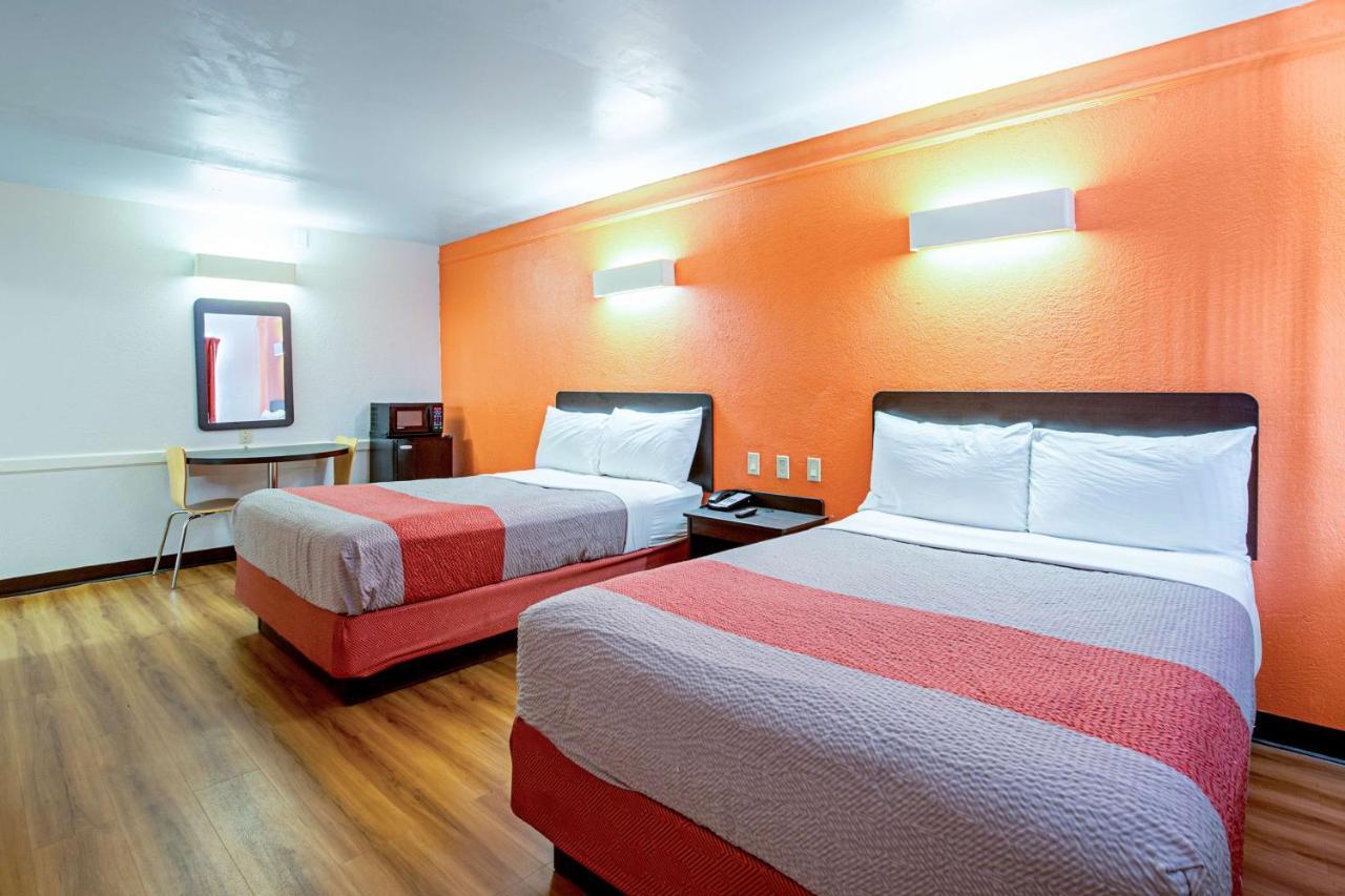Motel 6 德克萨斯城 外观 照片