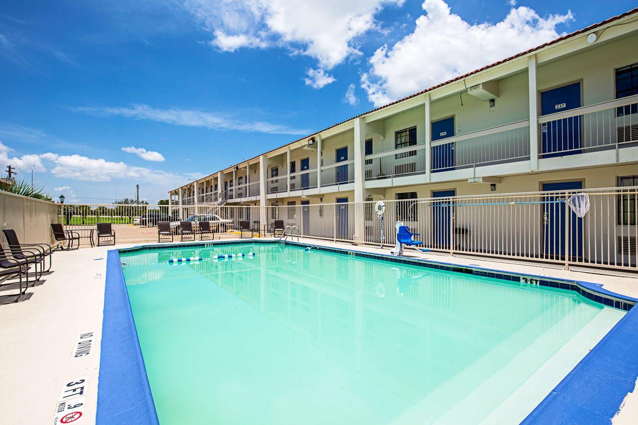 Motel 6 德克萨斯城 外观 照片