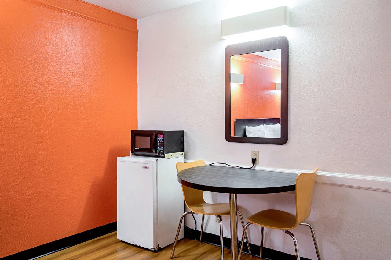 Motel 6 德克萨斯城 外观 照片