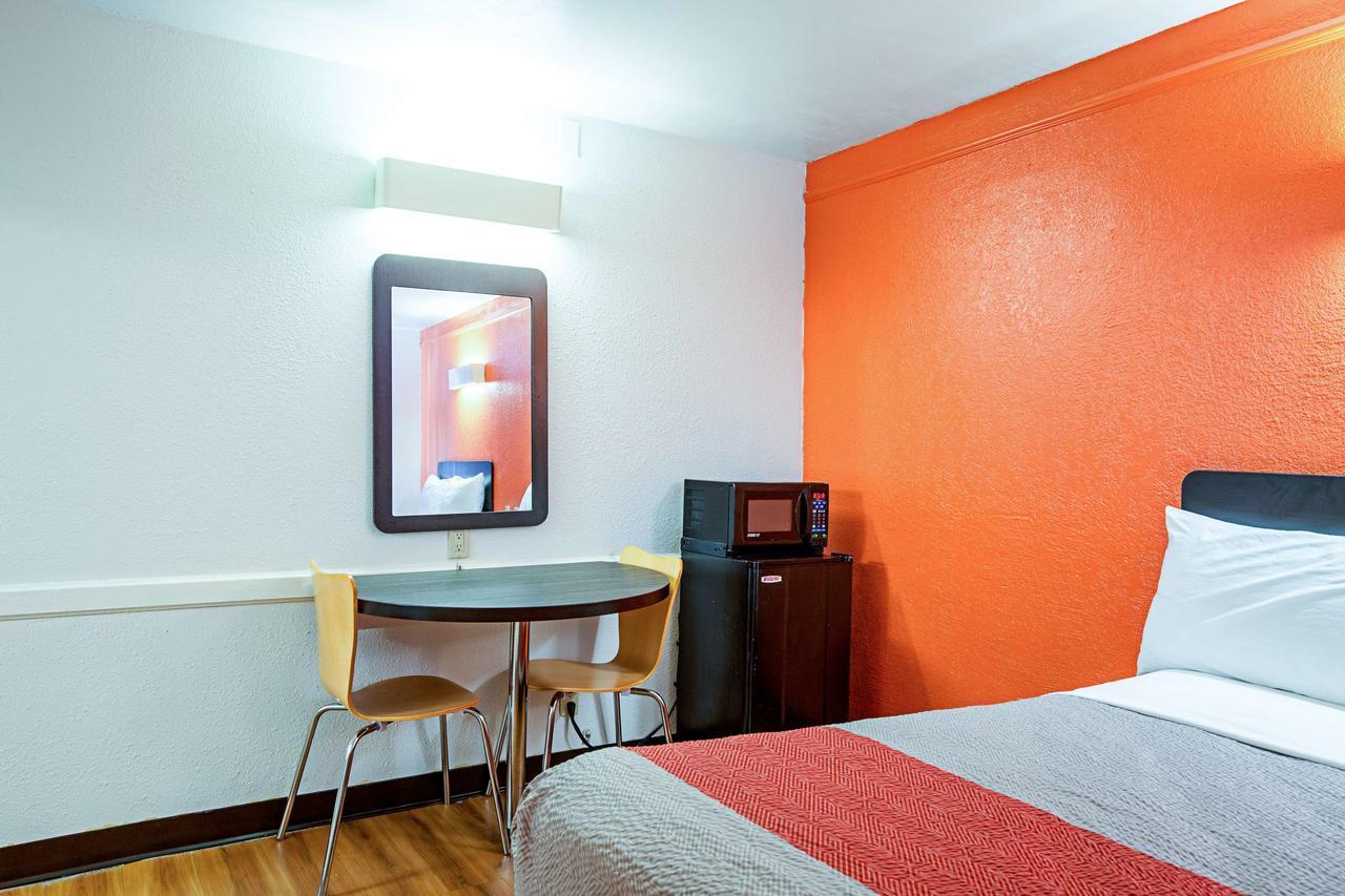 Motel 6 德克萨斯城 外观 照片