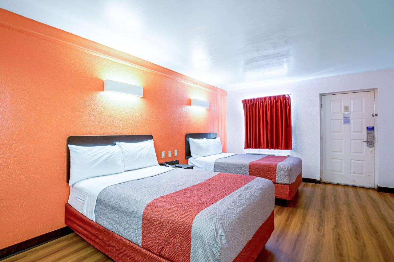 Motel 6 德克萨斯城 外观 照片