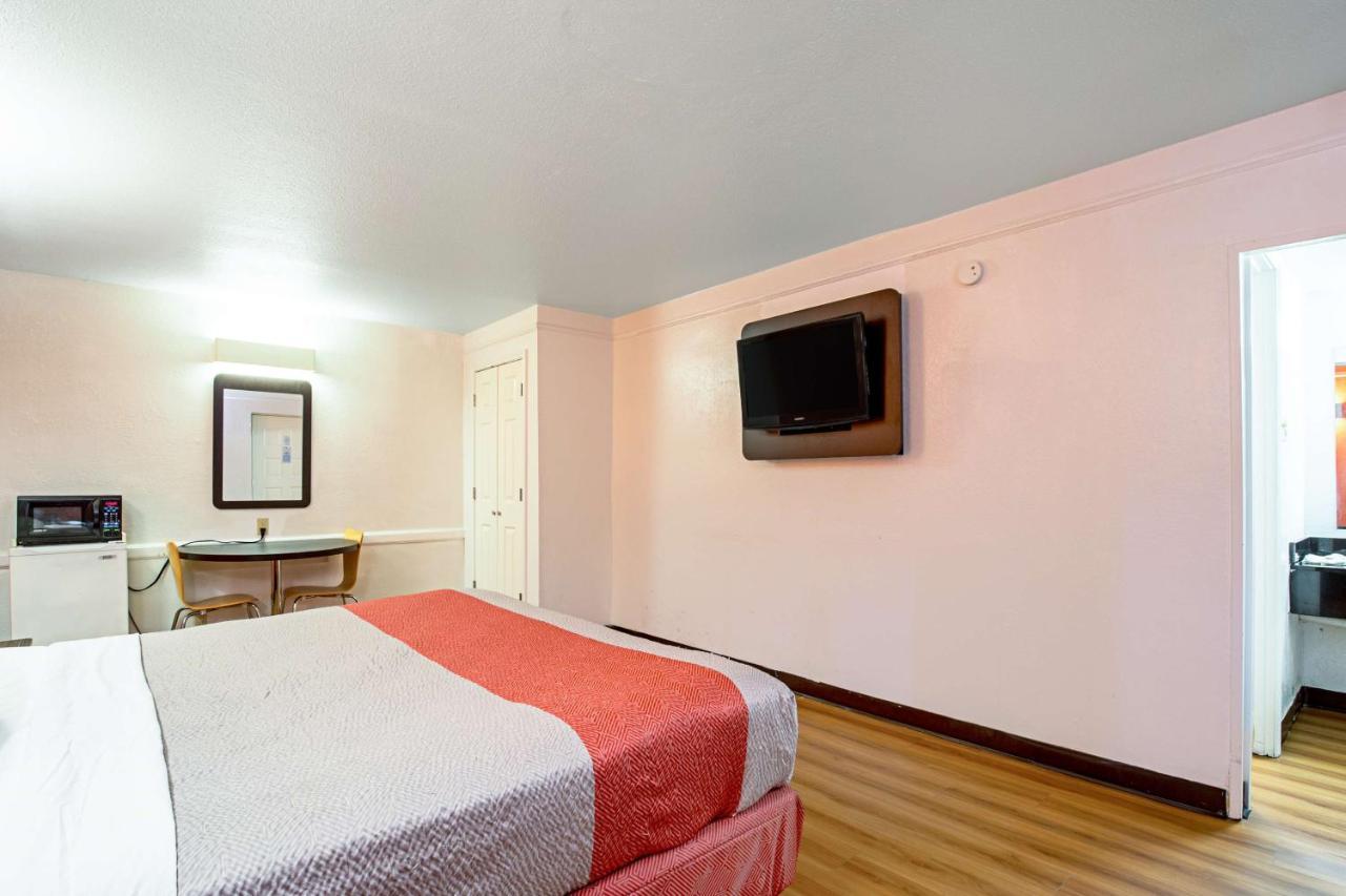 Motel 6 德克萨斯城 外观 照片